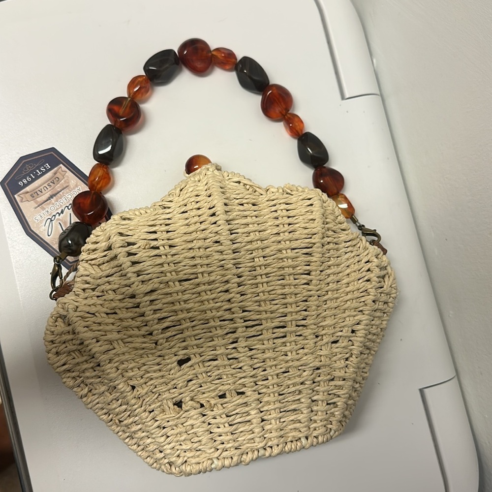 Woven Shell-Shaped Clutch